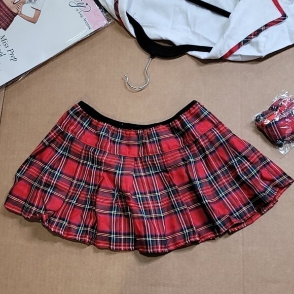 Leg Avenue Sexy school girl's Costume - Picture 4 of 4